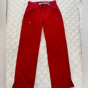 FIGS Kade Cargo Scrub Pant// Winning Red// petite XXS